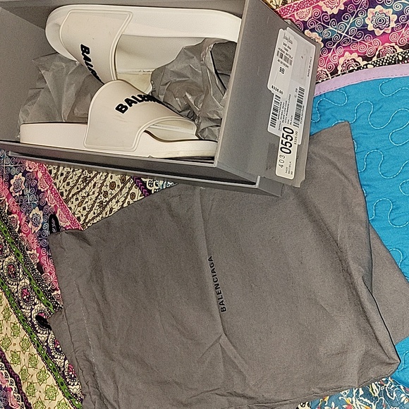 Balenciaga Pool Slides - Picture 8 of 9